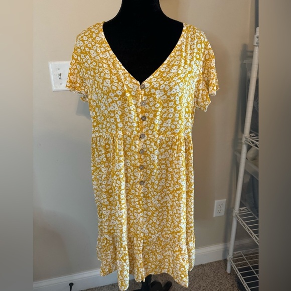 Dresses & Skirts - Boutique baby doll gold / white mini floral dress sz L